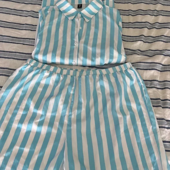 Matching Set - Picture 2 of 4